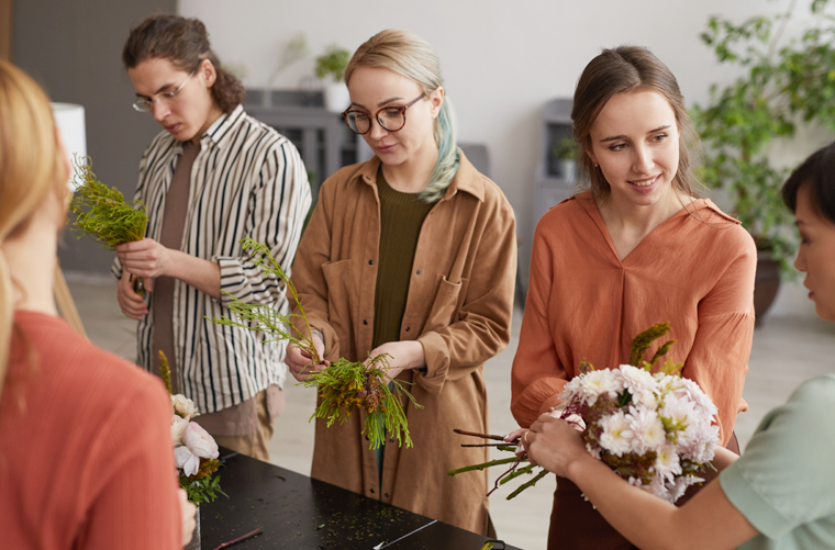 Atelier de confection de bouquet chez Fleurs Kammerer