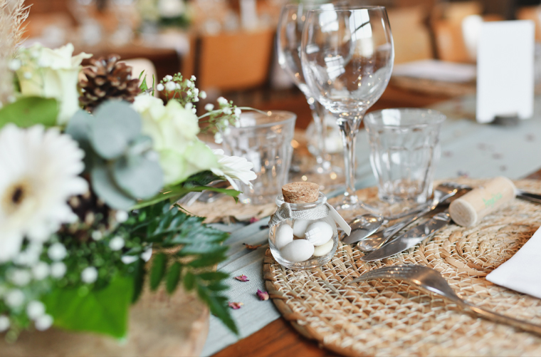 Décoration d'une table pour un baptême